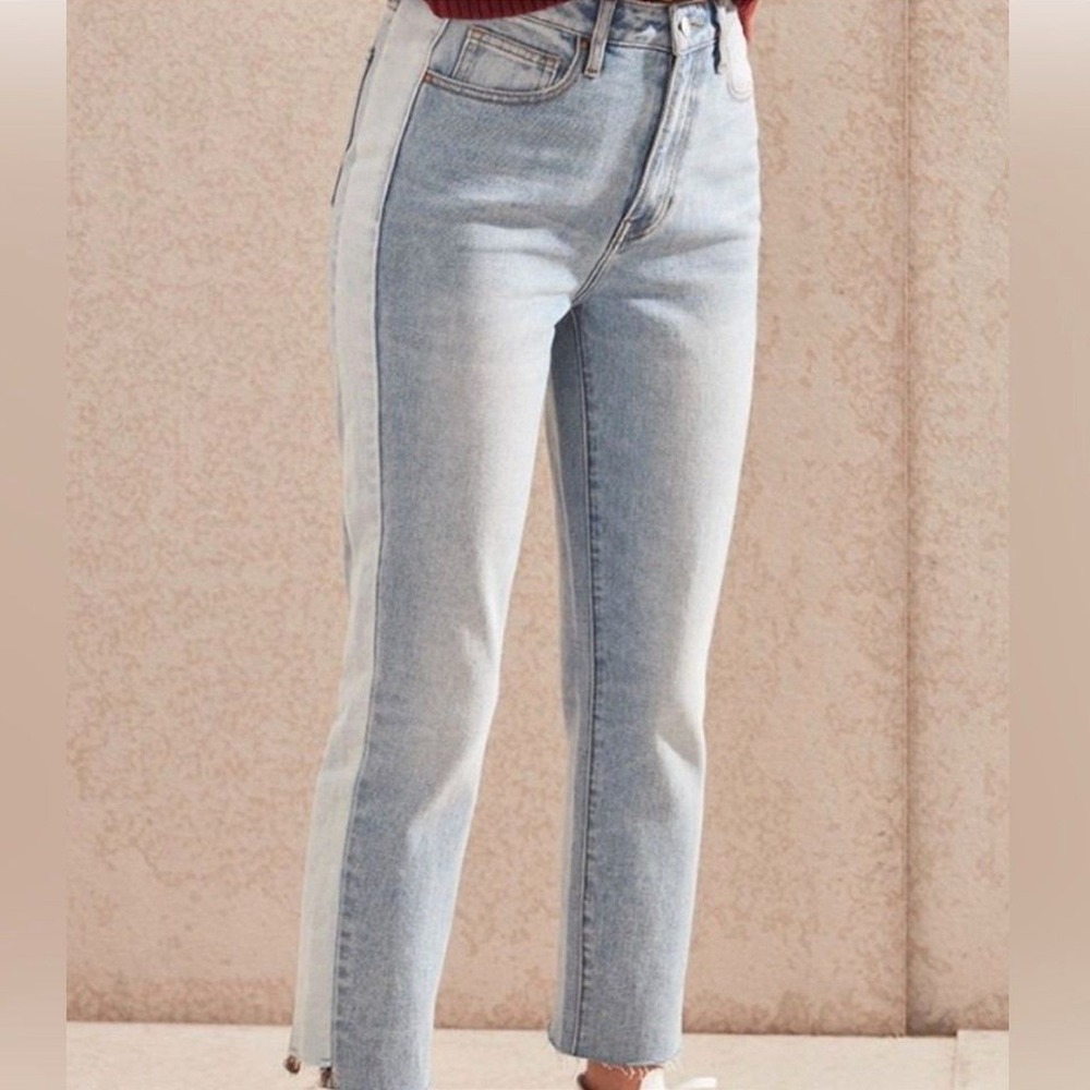 PacSun Mom Jeans Light Wash Two Tone Side Stripe Raw Hem Size 24 High Rise